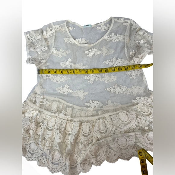 Kimchi Blue Lace Peplum Top with Floral Design Size S - Picture 5 of 10